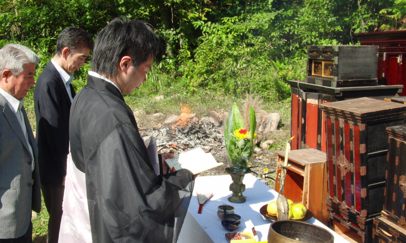 仏壇処分と新しい祈りかた